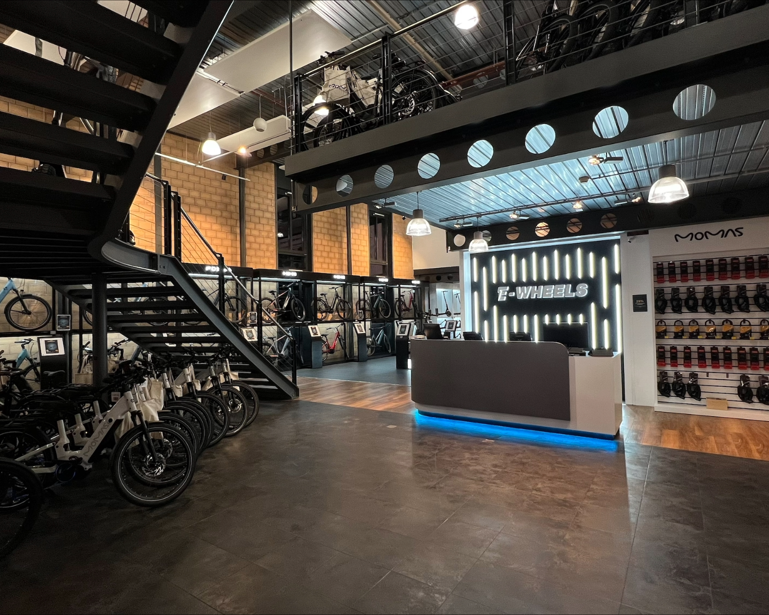 E-Wheels Bern &ndash; Vista illustrativa interna dello showroom