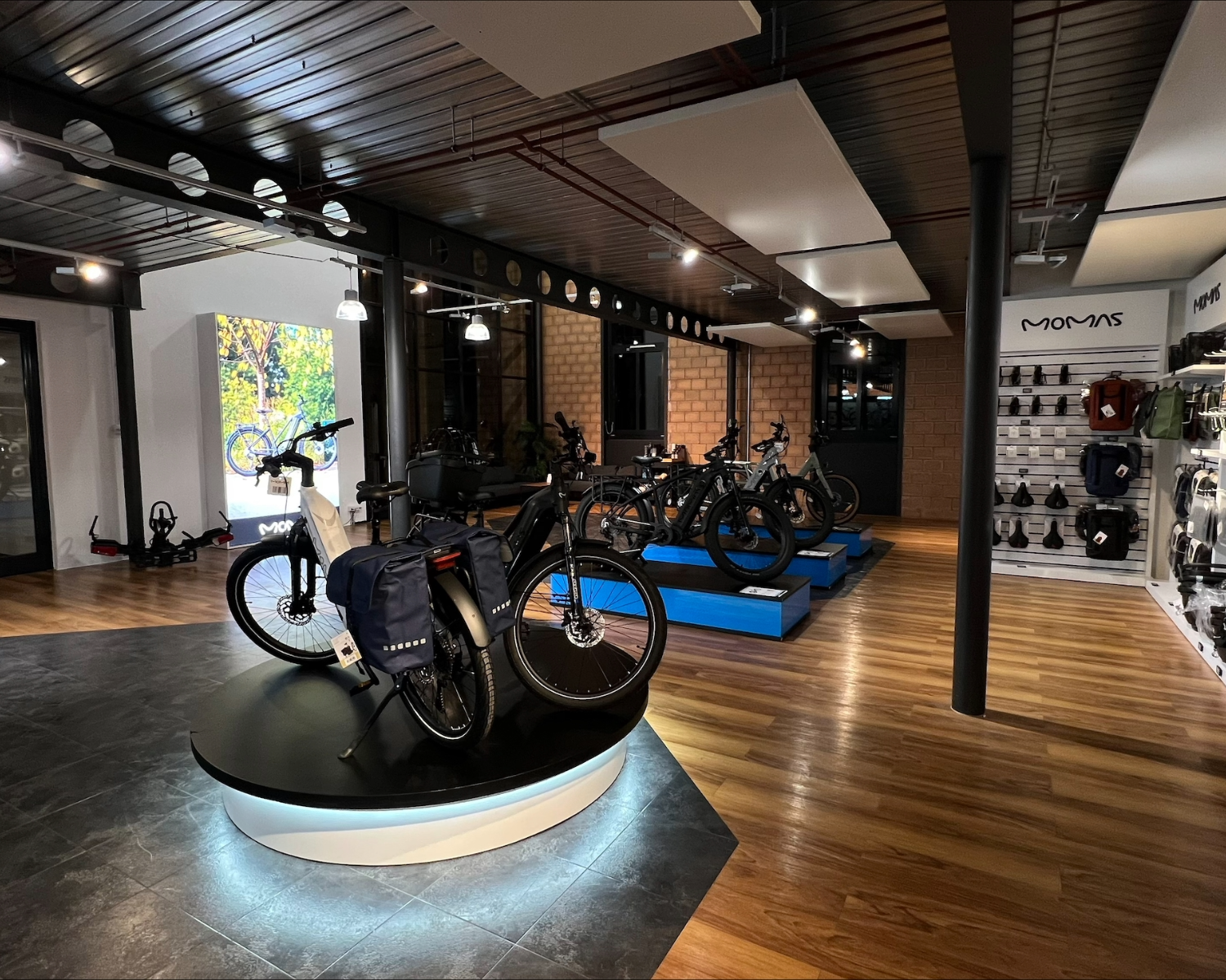 E-Wheels Bern &ndash; Esposizione di monopattini e biciclette elettriche (illustrazione)